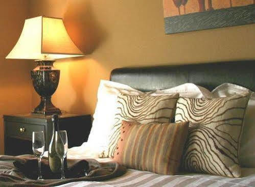 The Clarke Hotel Waukesha Zimmer foto